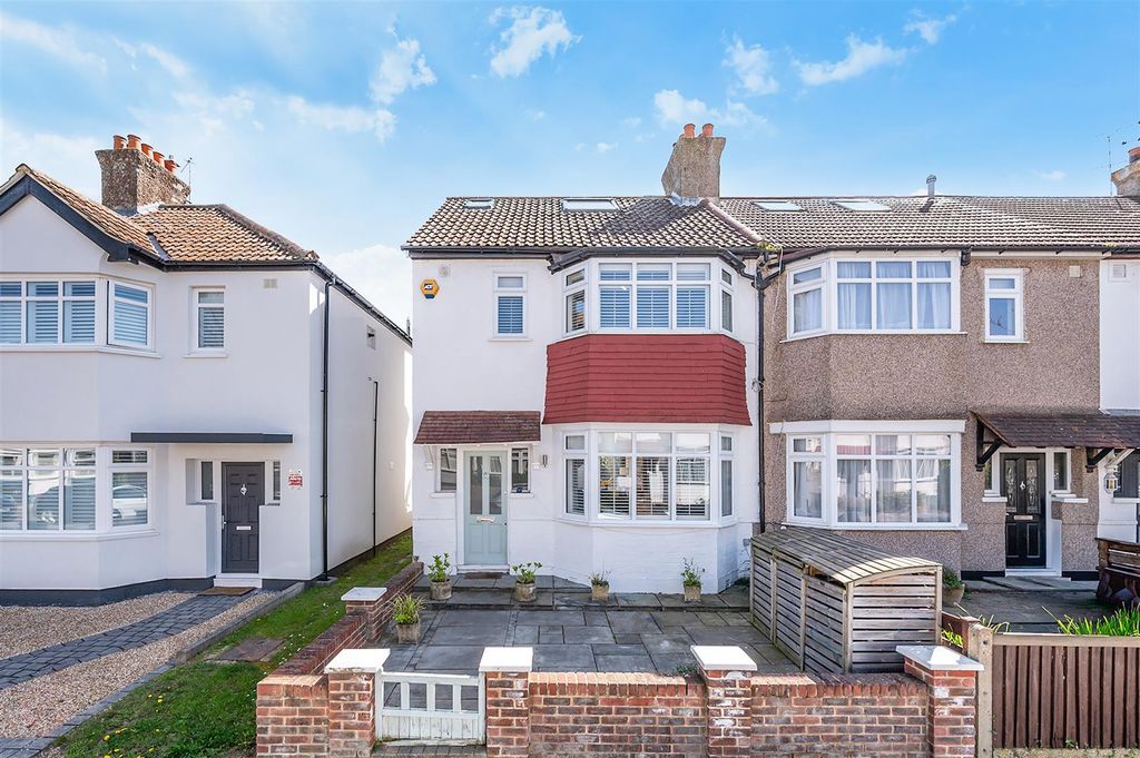 Property photo 2 of 12 Phyllis AV (2).Jpg