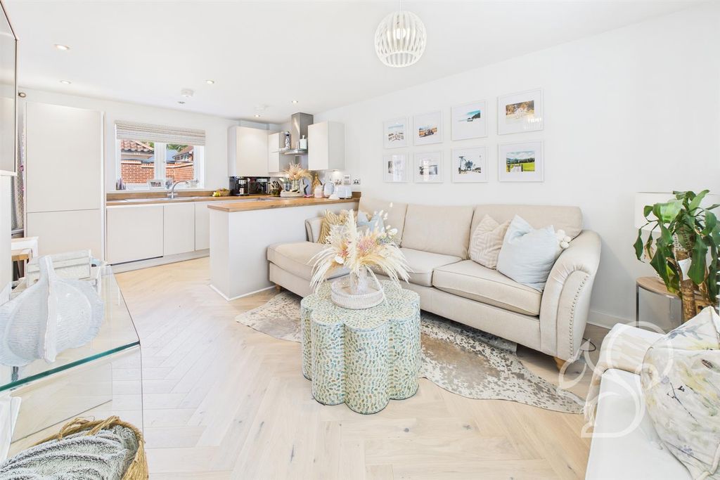 Property photo 2 of 23