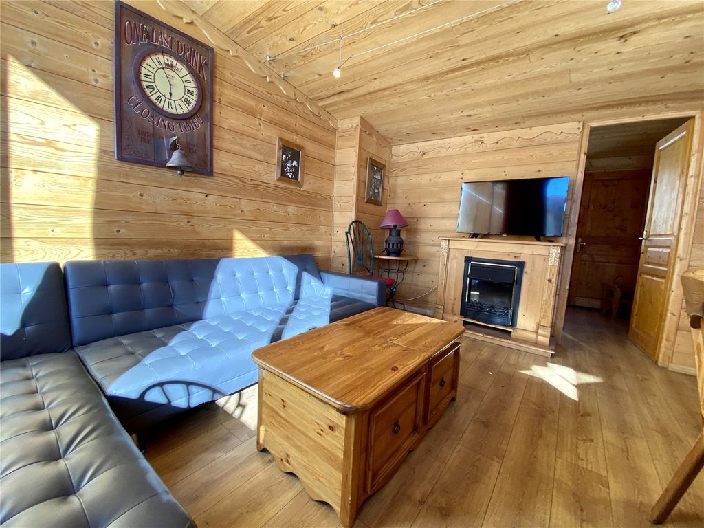Property photo 2 of 15 Picture No. 01