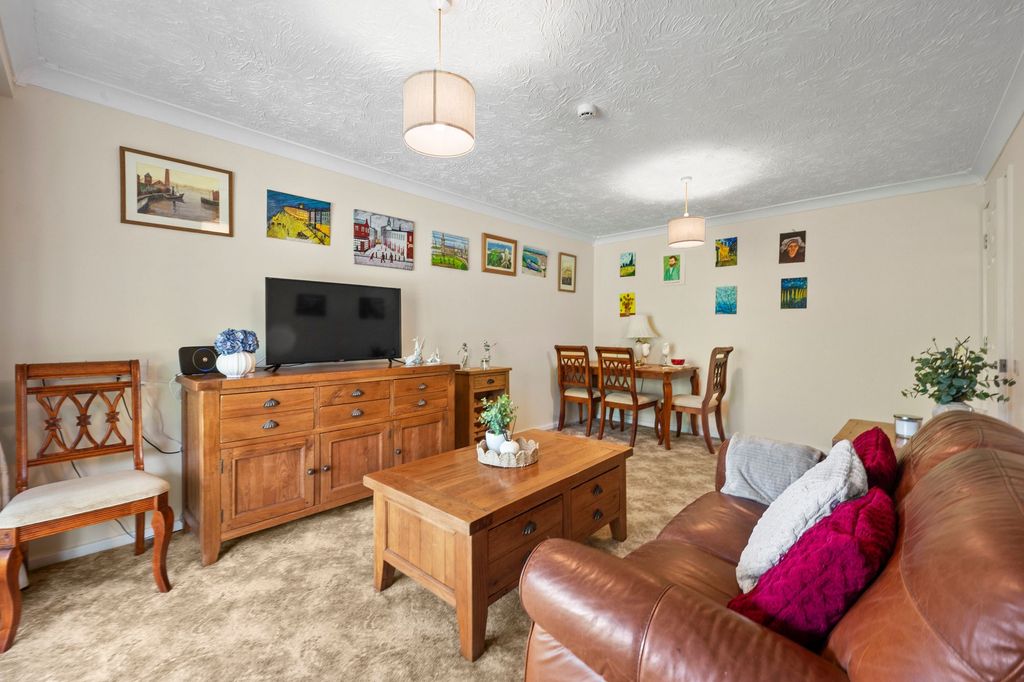 Property photo 2 of 27