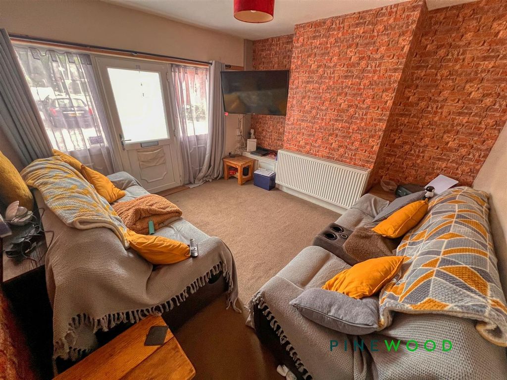 Property photo 2 of 19 Lounge