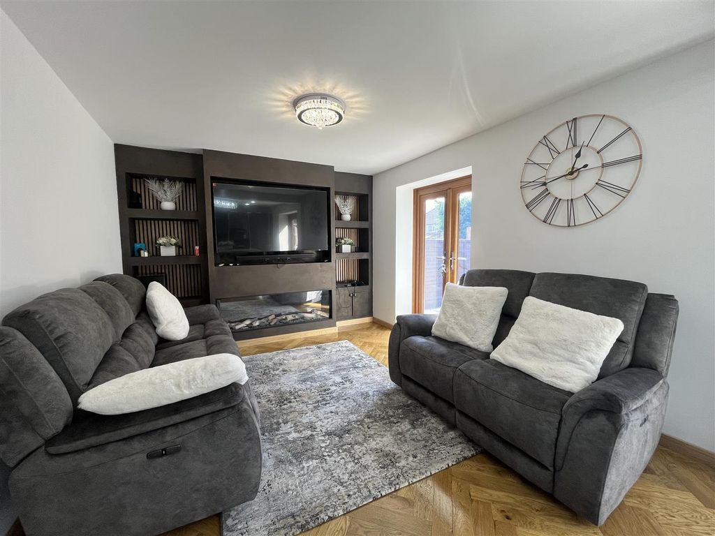 Property photo 3 of 26 Living Room