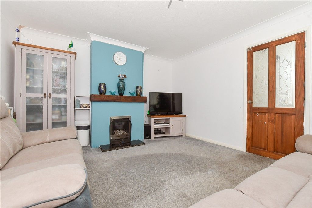 Property photo 1 of 11 Lounge