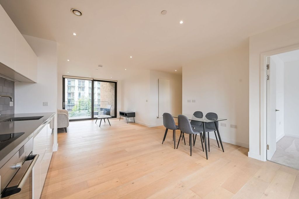 Property photo 3 of 18