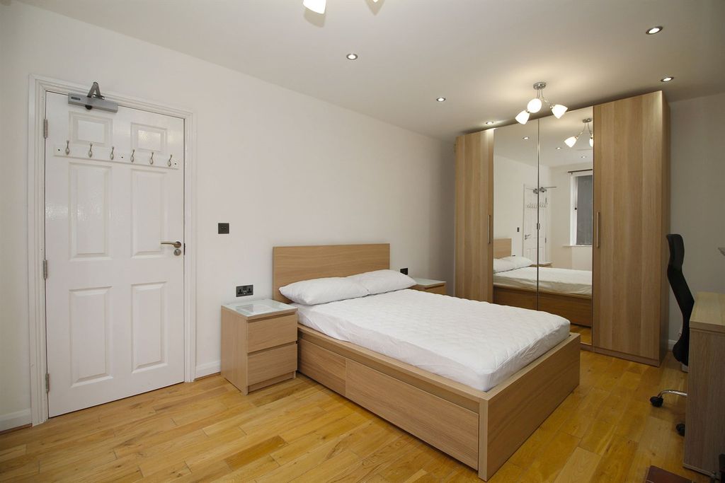 Property photo 2 of 23 Bedroom