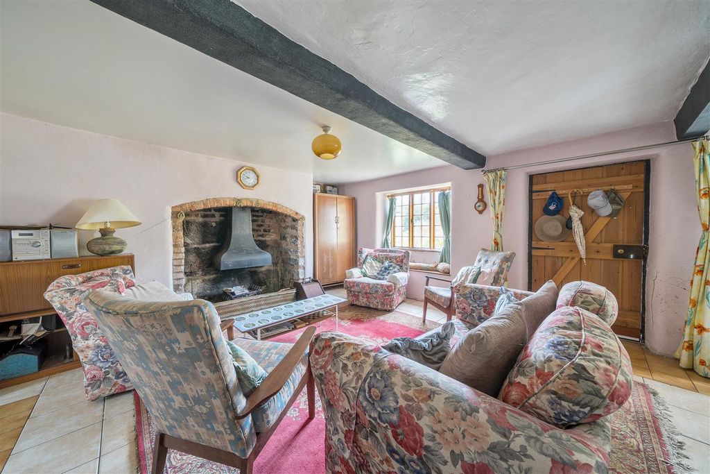 Property photo 2 of 25 Sitting Room 1