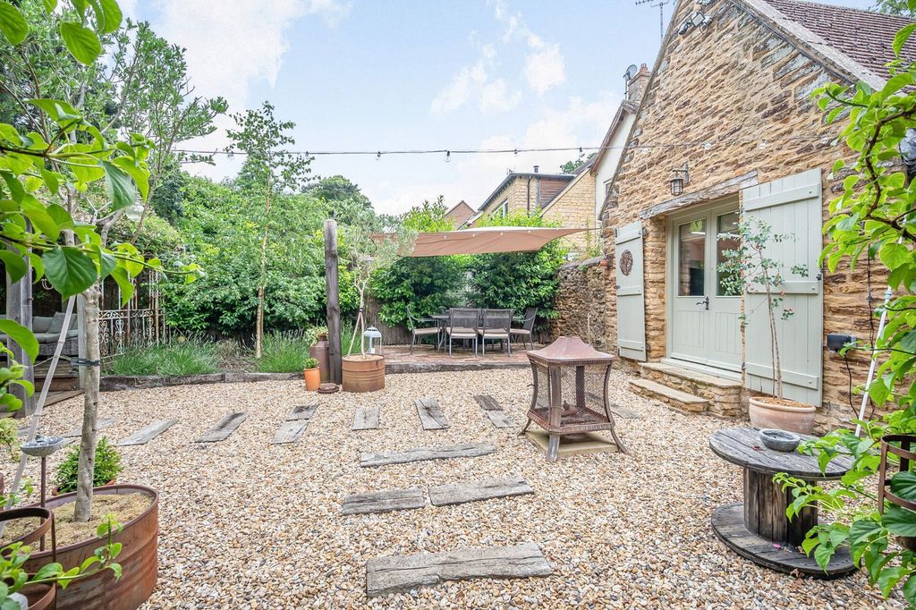 Property photo 3 of 28