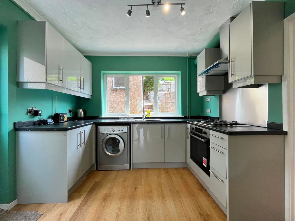 Property photo 2 of 25