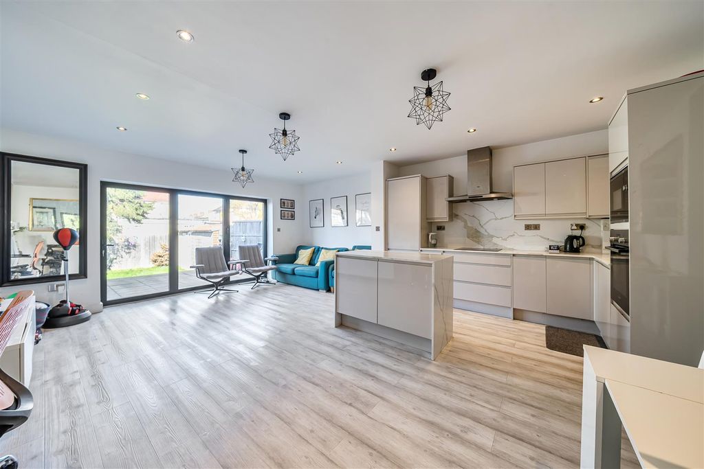 Property photo 2 of 19