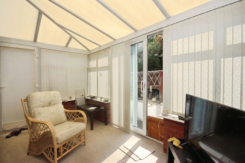 Property photo 3 of 12 Conservatory