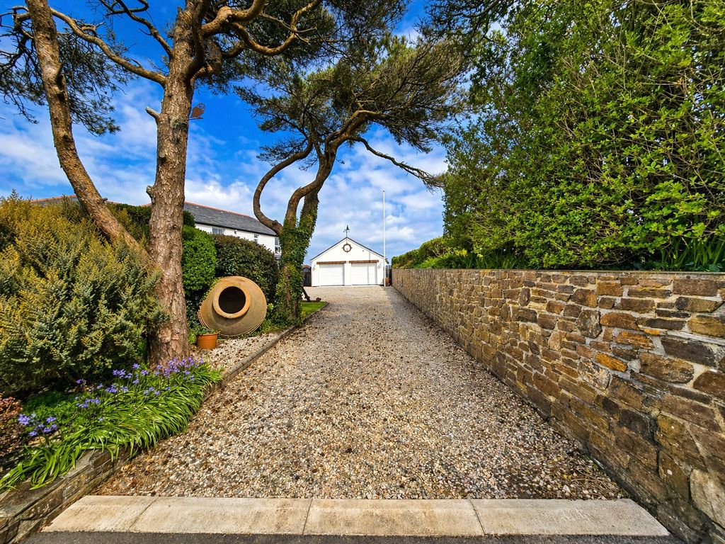 Property photo 2 of 39 Picture No. 35