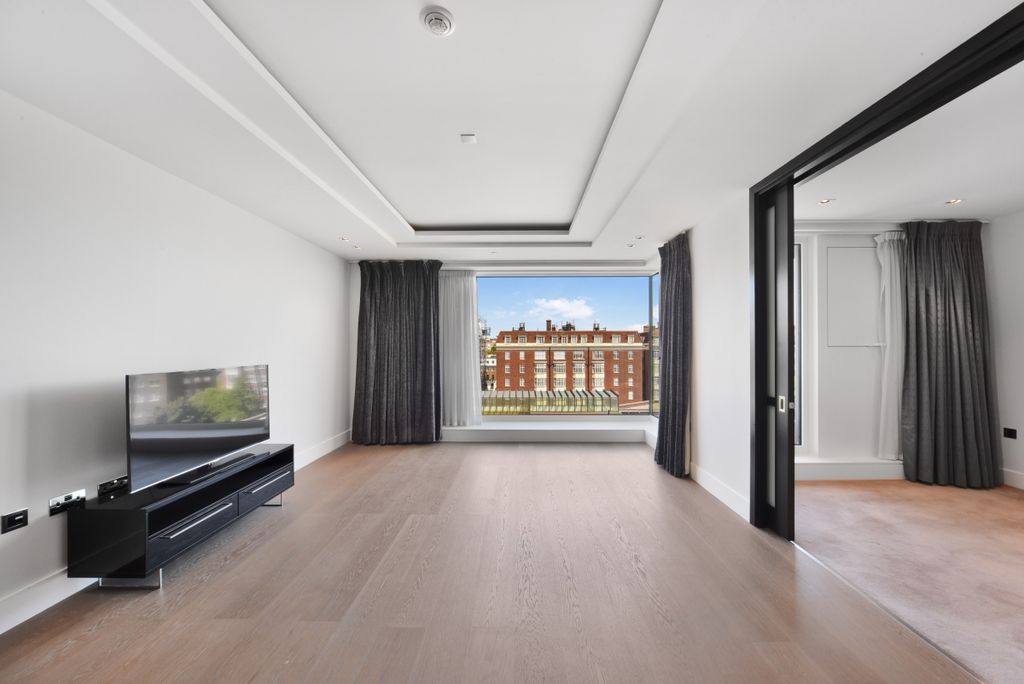 Property photo 1 of 15 Bridgeman House