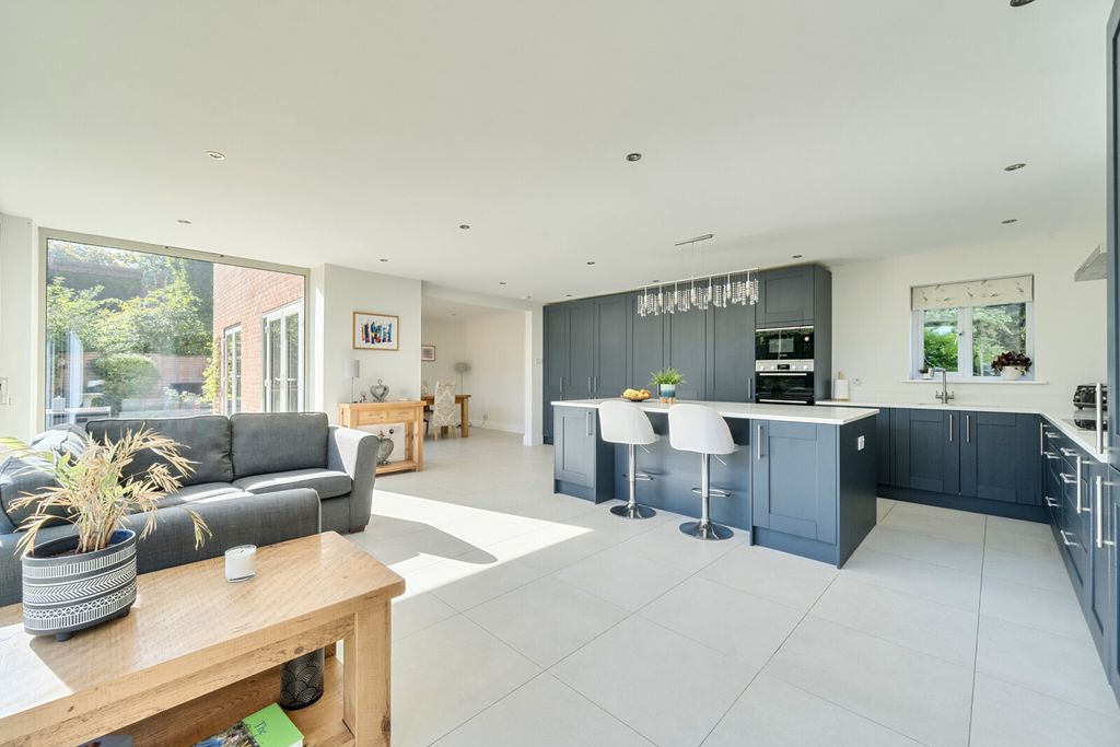 Property photo 2 of 23 Picture No. 33