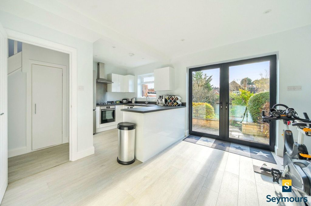 Property photo 3 of 20 Kitchen/Dining