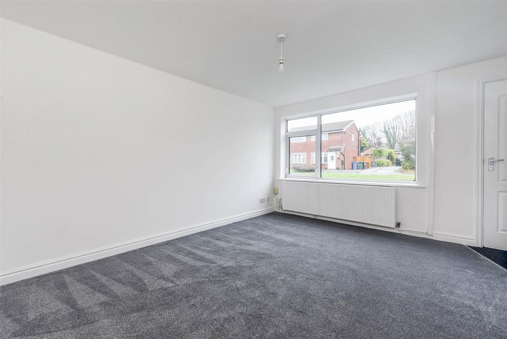 Property photo 2 of 14 Lounge