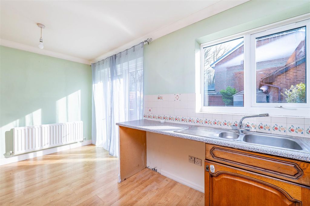 Property photo 3 of 18 Kitchen/Dining Room