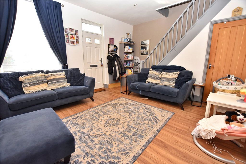 Property photo 3 of 14 Lounge