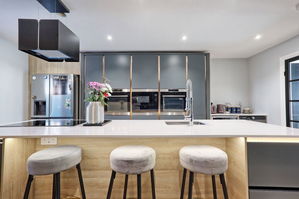 Property photo 3 of 30