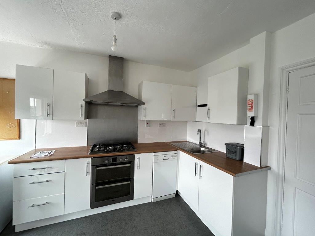 Property photo 3 of 18 Kitchen 1.0.Jpg