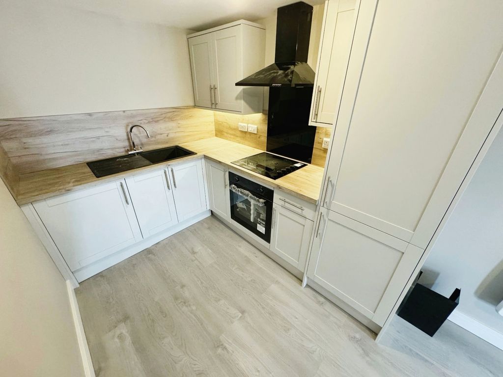Property photo 2 of 7 Kitchen