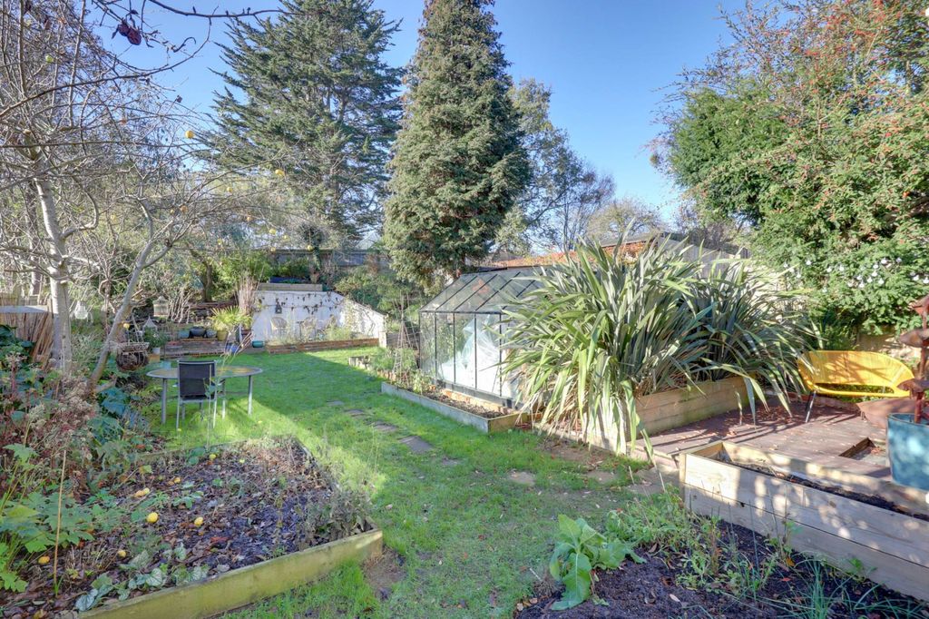 Property photo 2 of 21