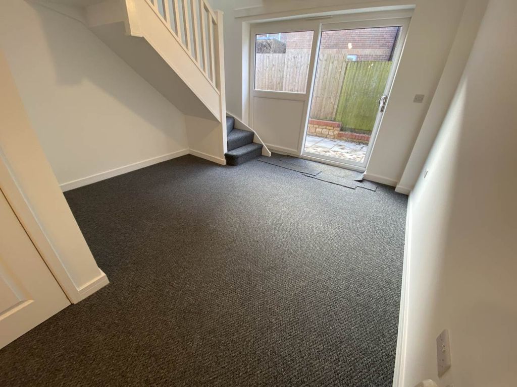 Property photo 3 of 8 Lounge