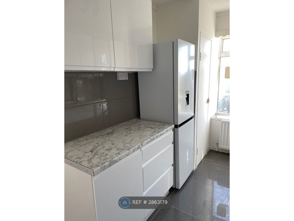 Property photo 3 of 10 Kitchen