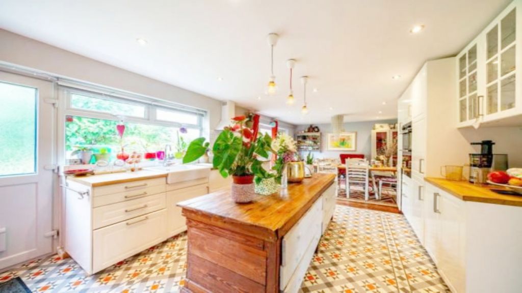 Property photo 3 of 8 Gallery