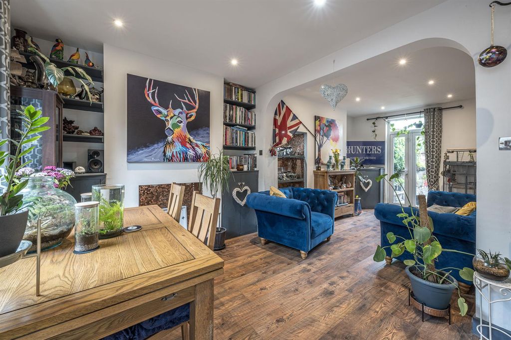 Property photo 2 of 18