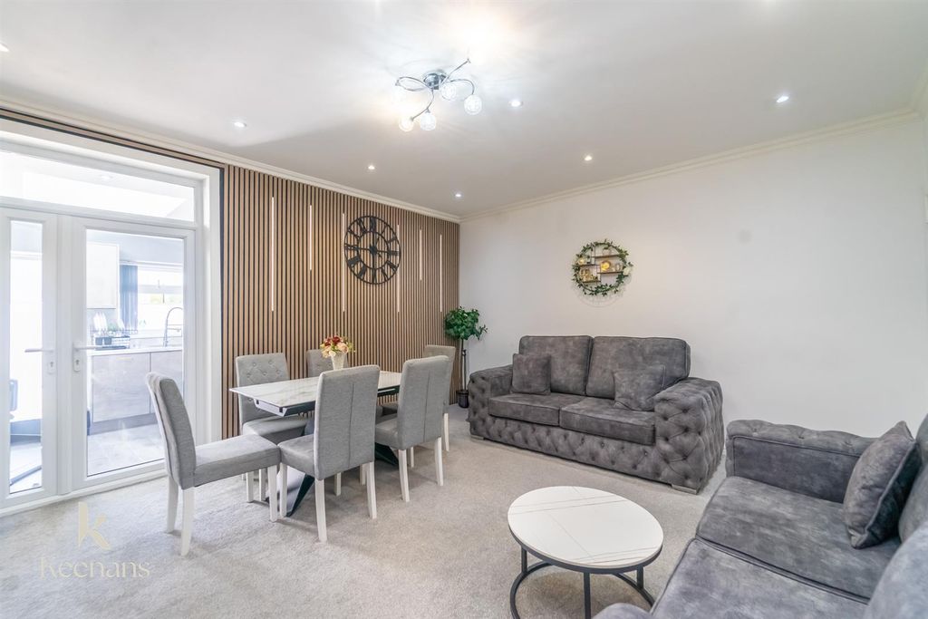 Property photo 2 of 33