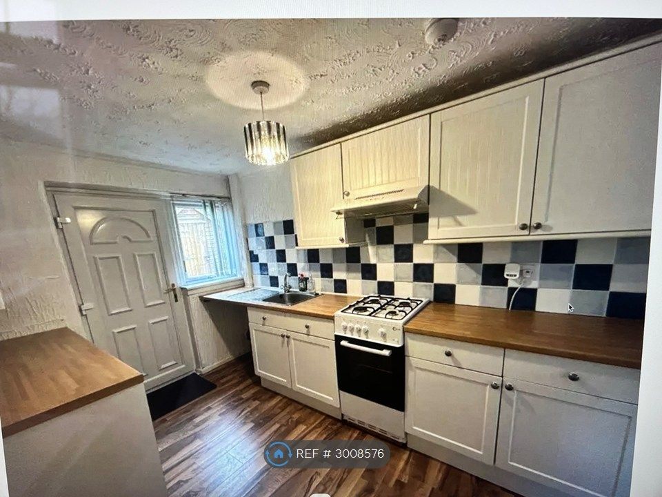 Property photo 3 of 9 Kitchen