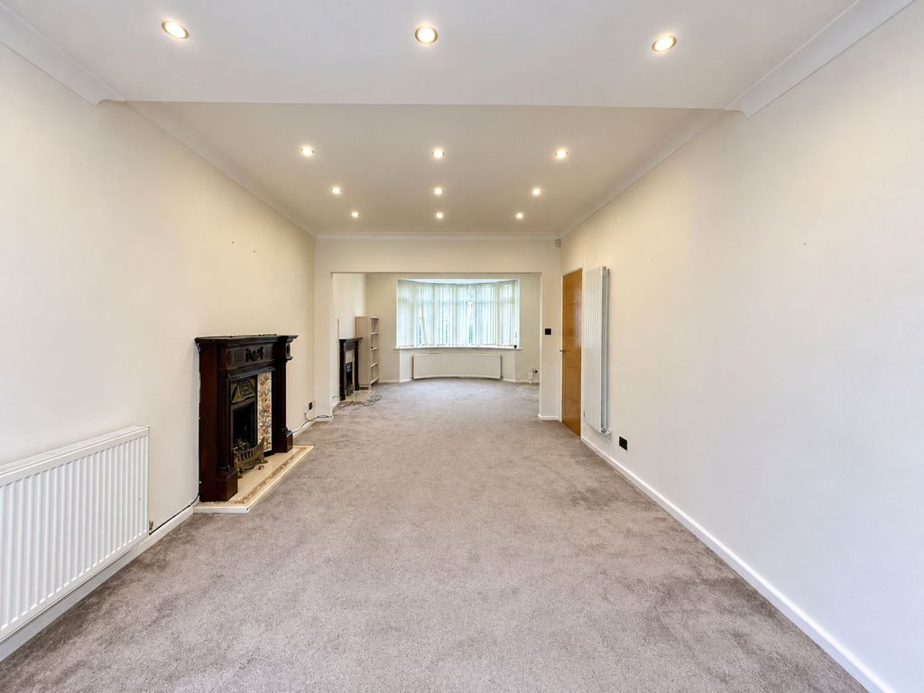 Property photo 3 of 19 Open-Plan Living Room