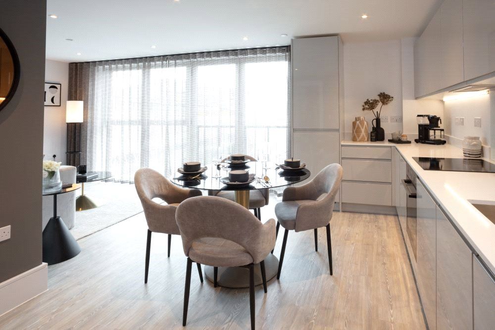 Property photo 3 of 8 Show Apartment