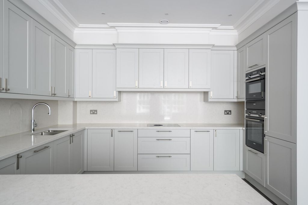Property photo 3 of 8 Kitchen