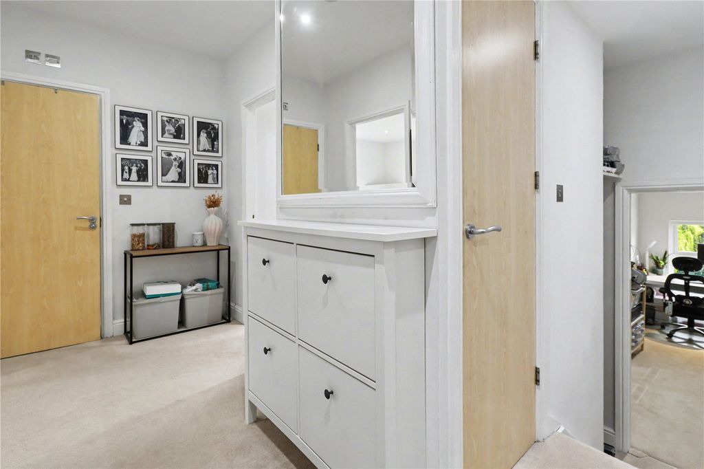 Property photo 2 of 12 Hallway