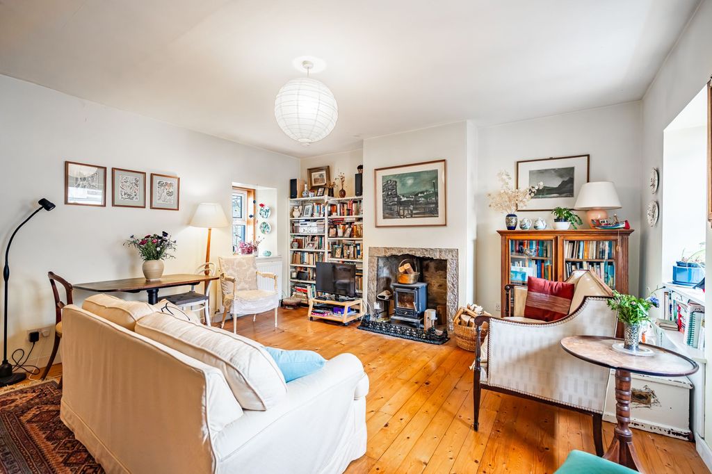 Property photo 2 of 19