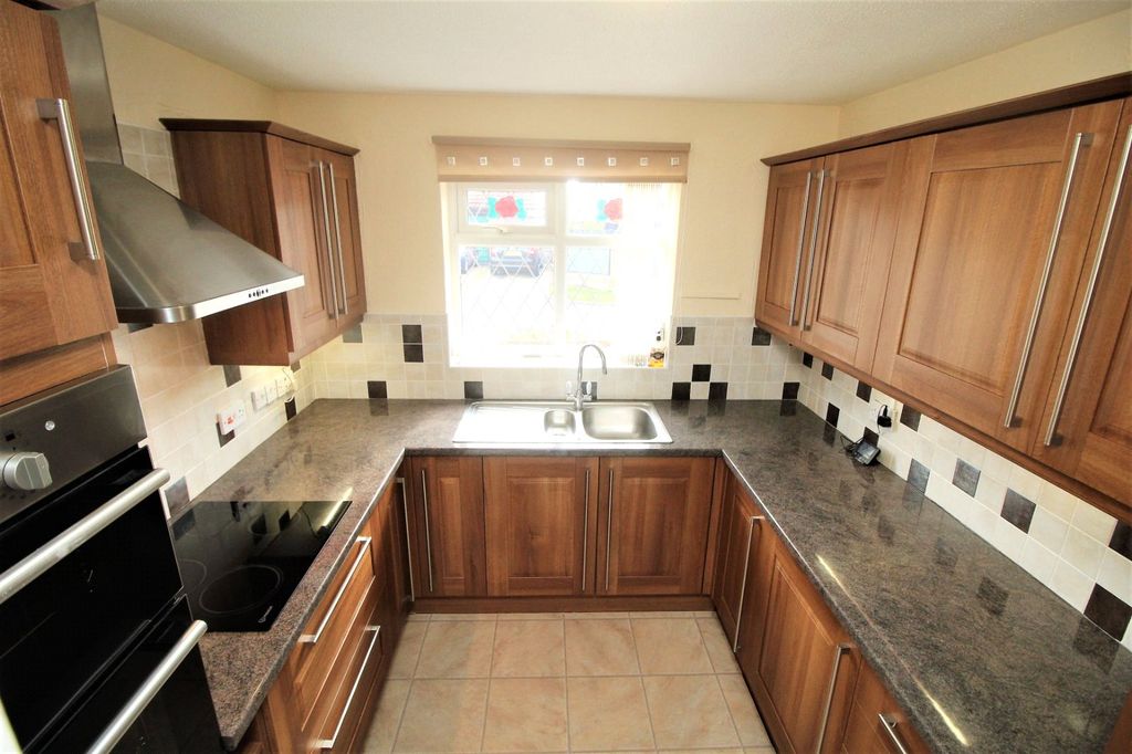 Property photo 2 of 19 Kitchen