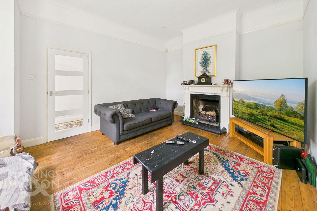 Property photo 3 of 28