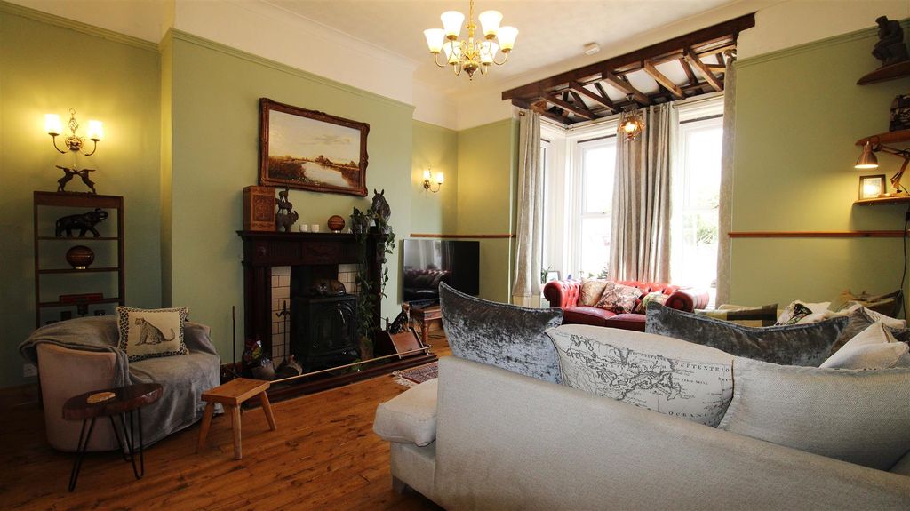 Property photo 3 of 20 Living Room