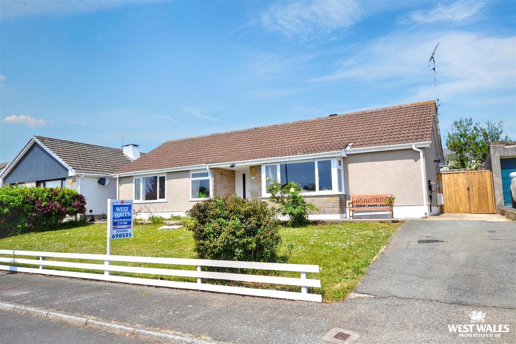 Property photo 1 of 21 4th Best Front Photo (1).Jpg