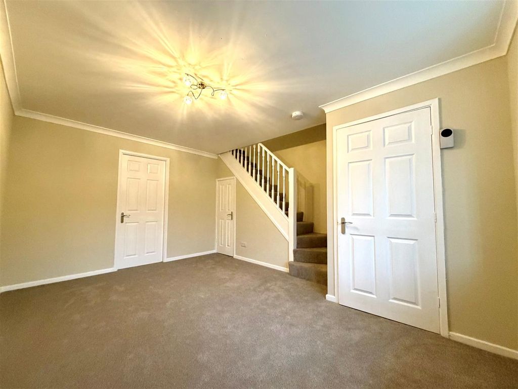 Property photo 2 of 11 Lounge