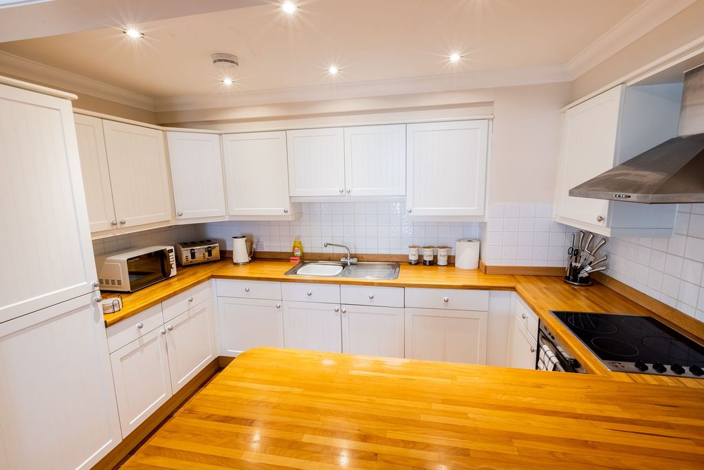 Property photo 3 of 21