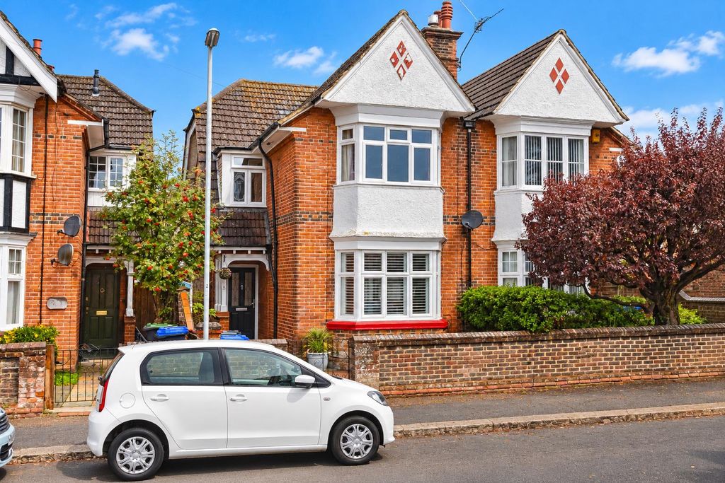 Property photo 1 of 16 Pembury Road Front.Png
