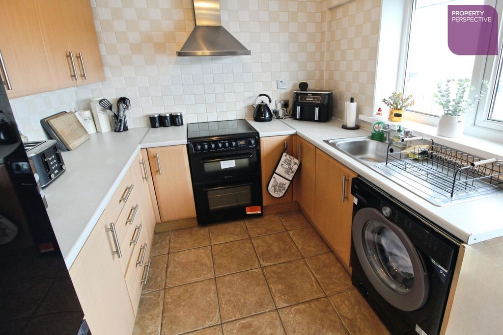 Property photo 3 of 11 Dining Kitchen