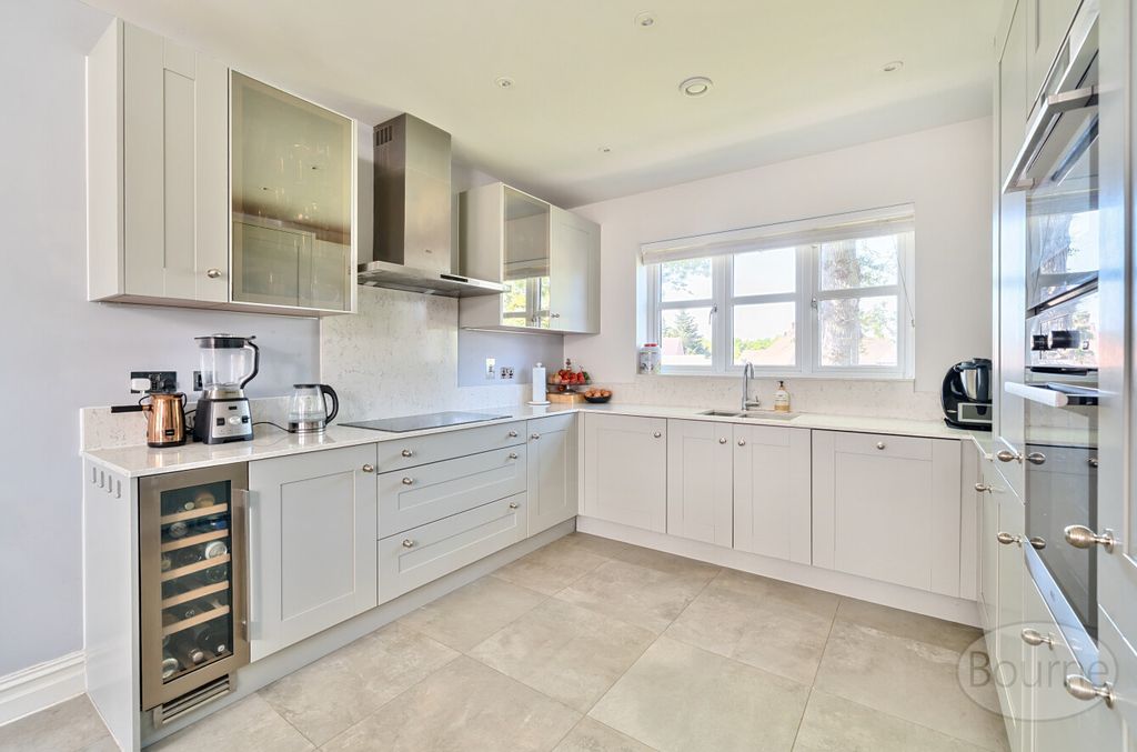 Property photo 3 of 14 6E9Eb7Ba-6A3B-4ce...