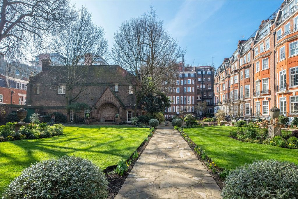 Property photo 1 of 23 Communal Gardens