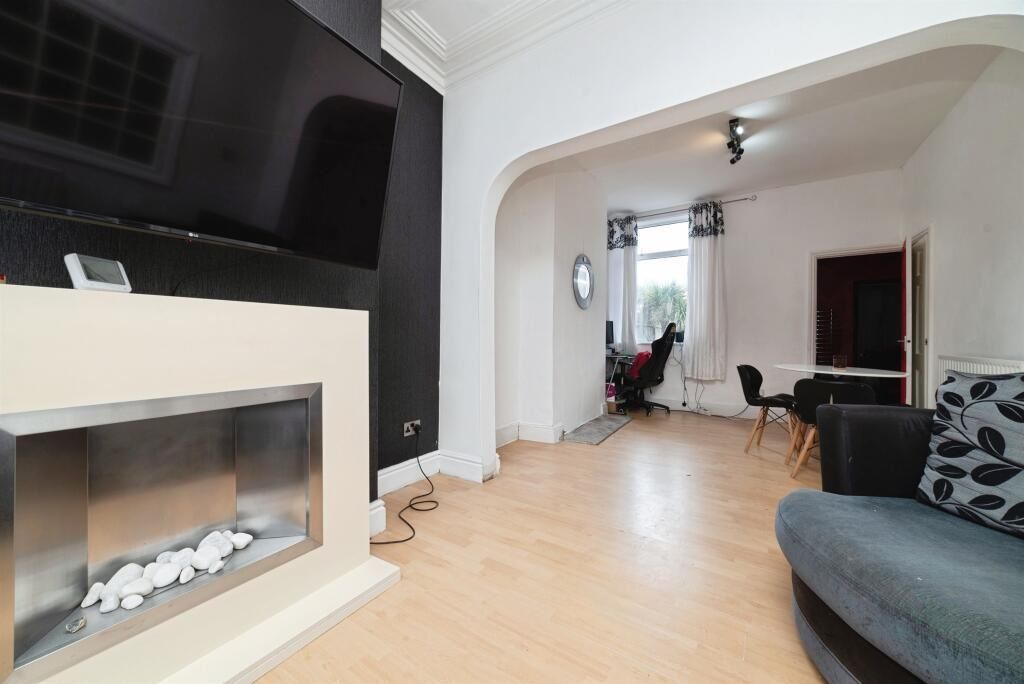 Property photo 3 of 17