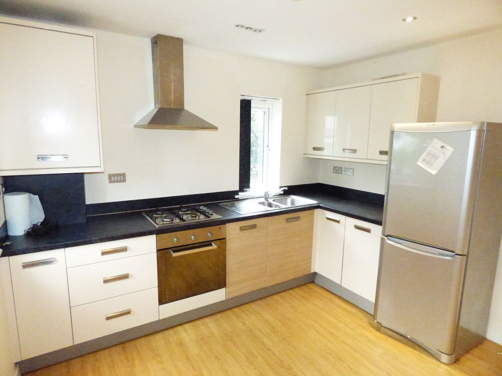 Property photo 2 of 7 Kitchen