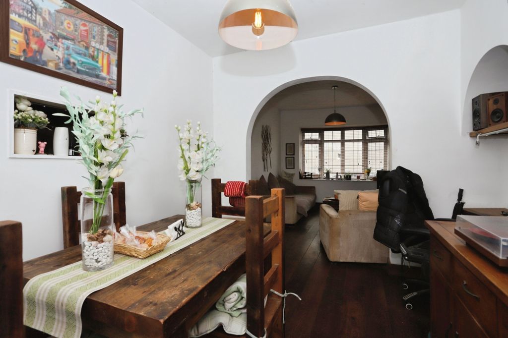 Property photo 3 of 10 Image 2