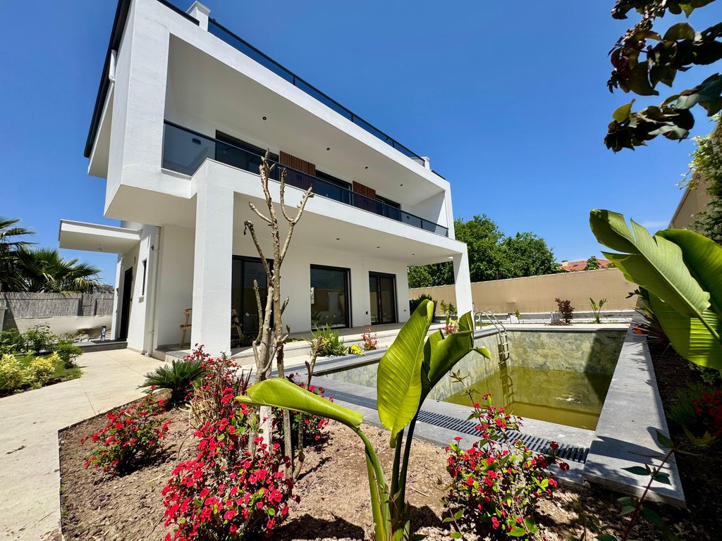 Property photo 2 of 19 Superior Detached Fethiye Property For Sale - Pool And Sun Terraces